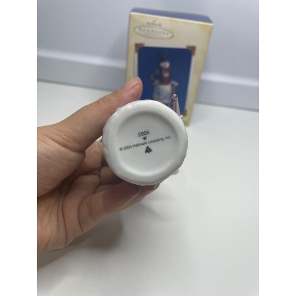 Hallmark Keepsake Snowman: 2005 Skylar A Woolscarf Ornament - Picture 4 of 5